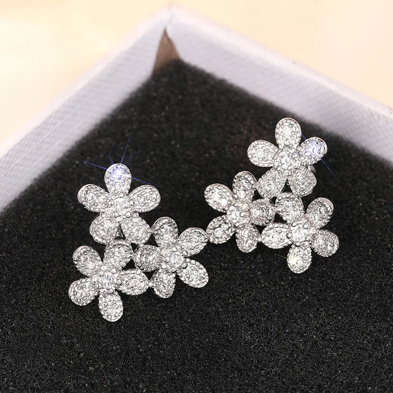 New Flower  Ear Nails for Women's Temperament and Ladies' Daily Matching with Inlaid Zircon Explosive Shining Accessories