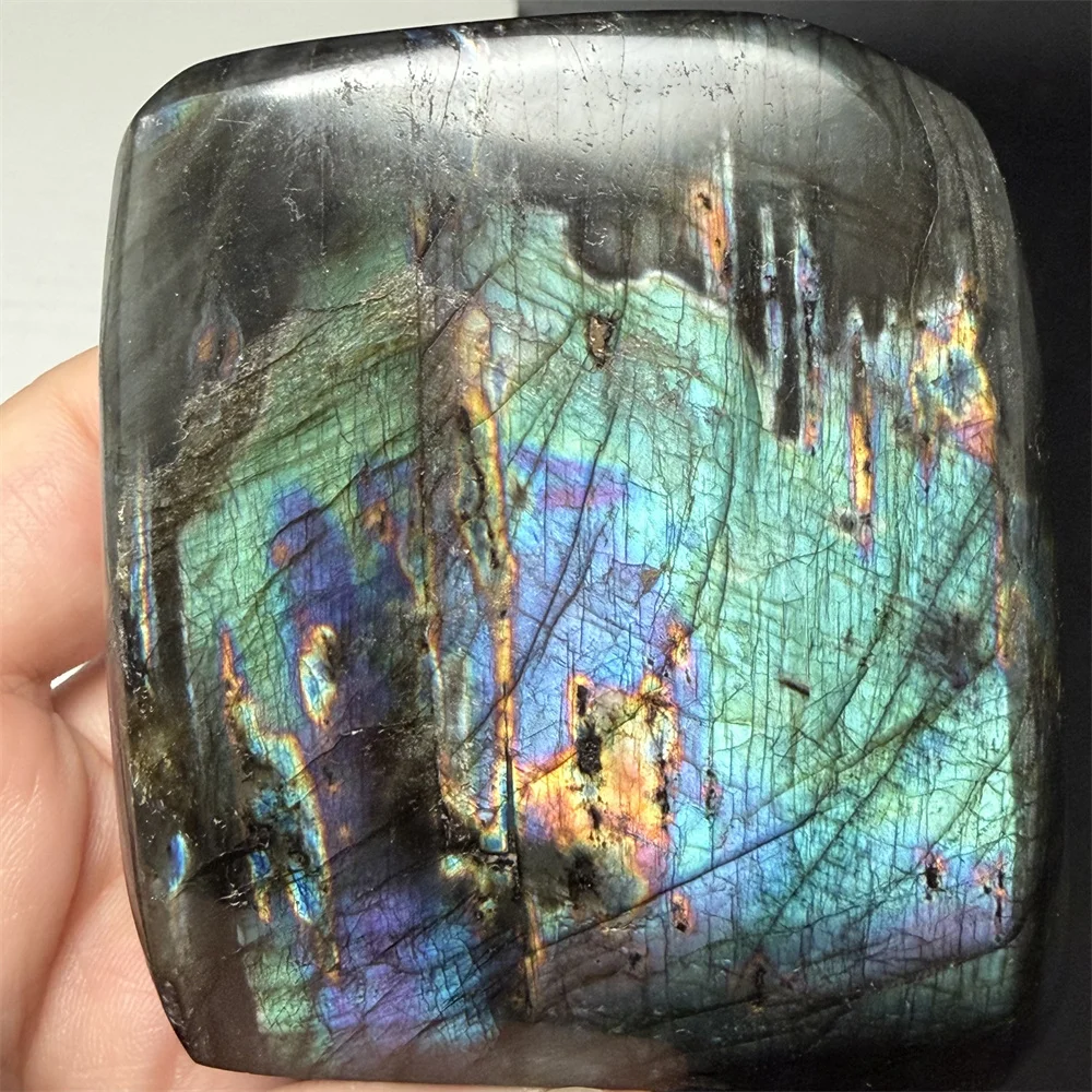 Unusual Natural Aurora Green Light Labradorite Ornaments Bright Purple Light Labrador Stones Specimen Standing Beads Blocks