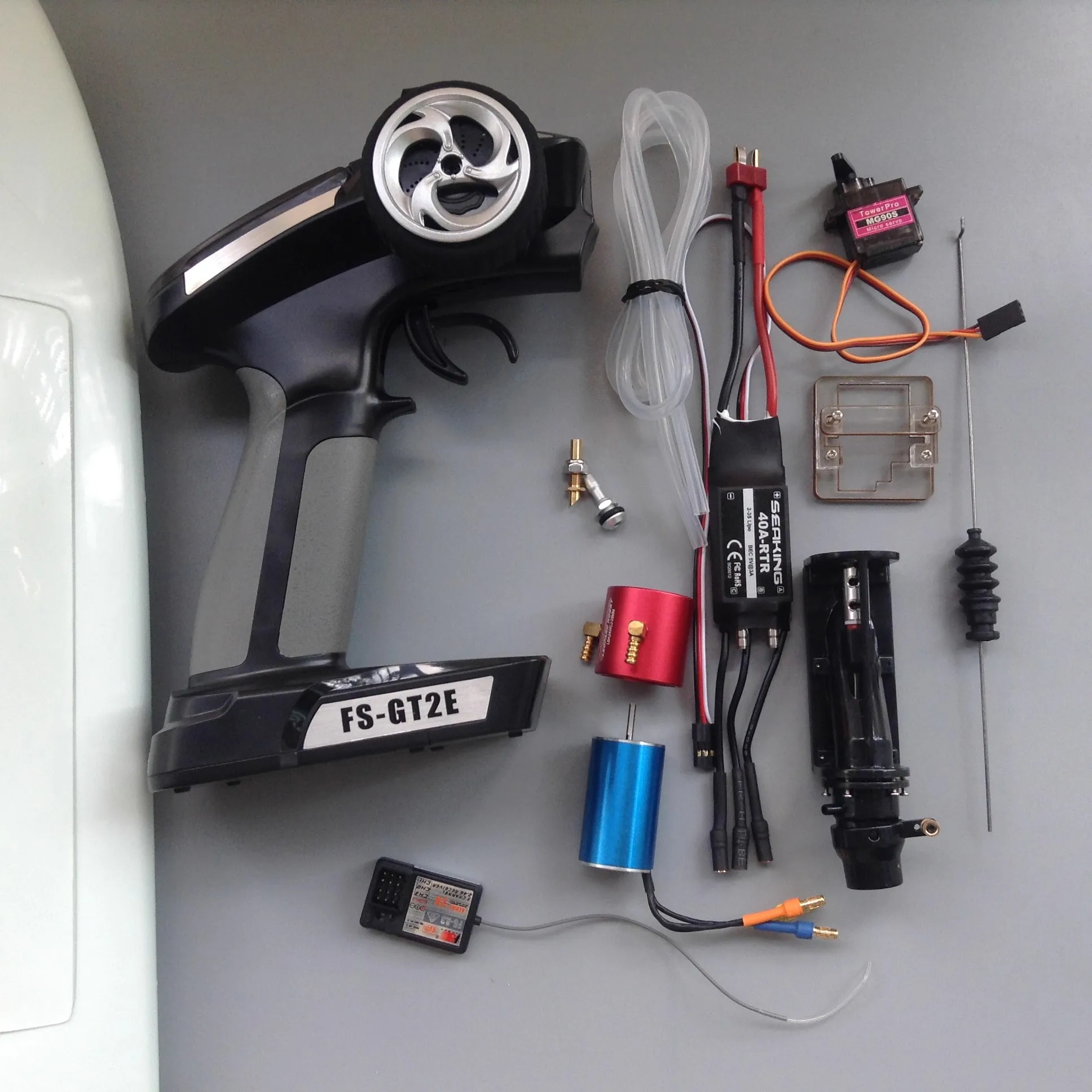 Zestaw akcesoriów do zdalnie sterowanego statku: silnik strumieniowy 40 cm, bezszczotkowy silnik 2440, dysza strumieniowa 15 mm, 2S 7.4V.