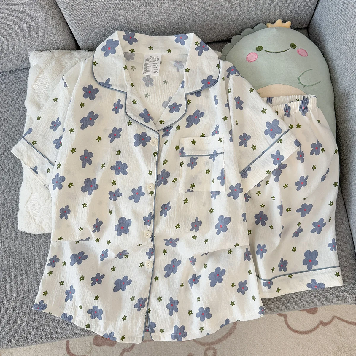 Fall Sleepwear Women's Summer 2026 New Short Sleeved Thin Style Lucky Flower Print Comfortable Pajamas for College Students