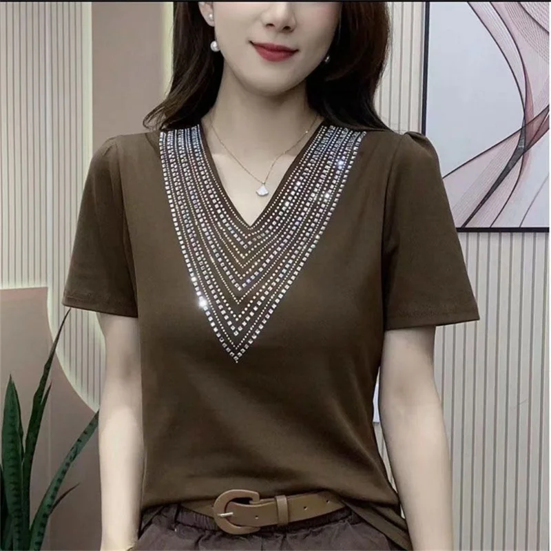 2024 Summer New Vintage Casual Thin Solid T-shirt Women\'s V-neck Diamond Fashion Korean Temperament Simple Slim Short Sleeve Top