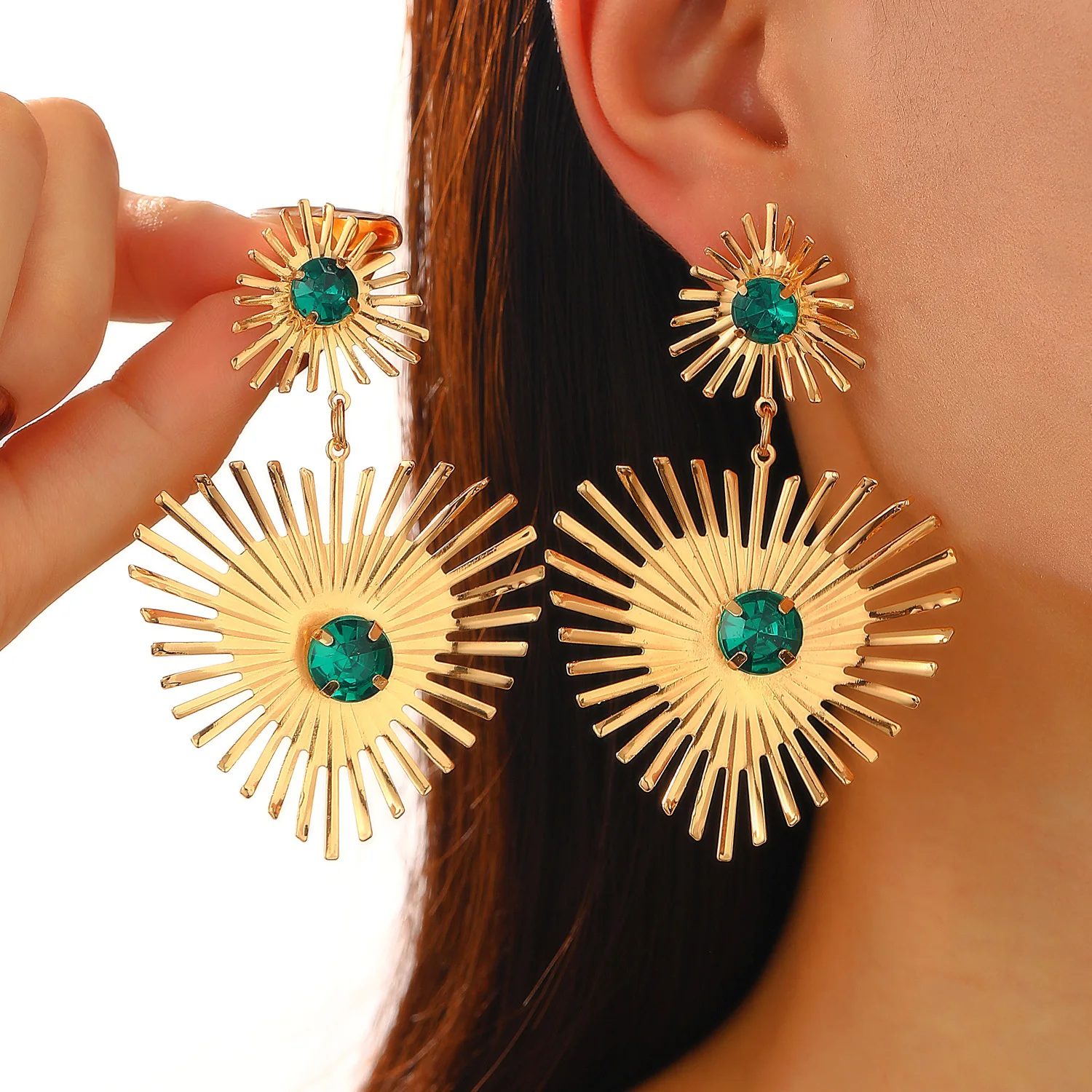 Green Rhinestone Inlaid Big Metal Drop Earrings Women\'s Exaggerated Sunflower Heart Pendant Modern Trend Statement Ear Jewelry