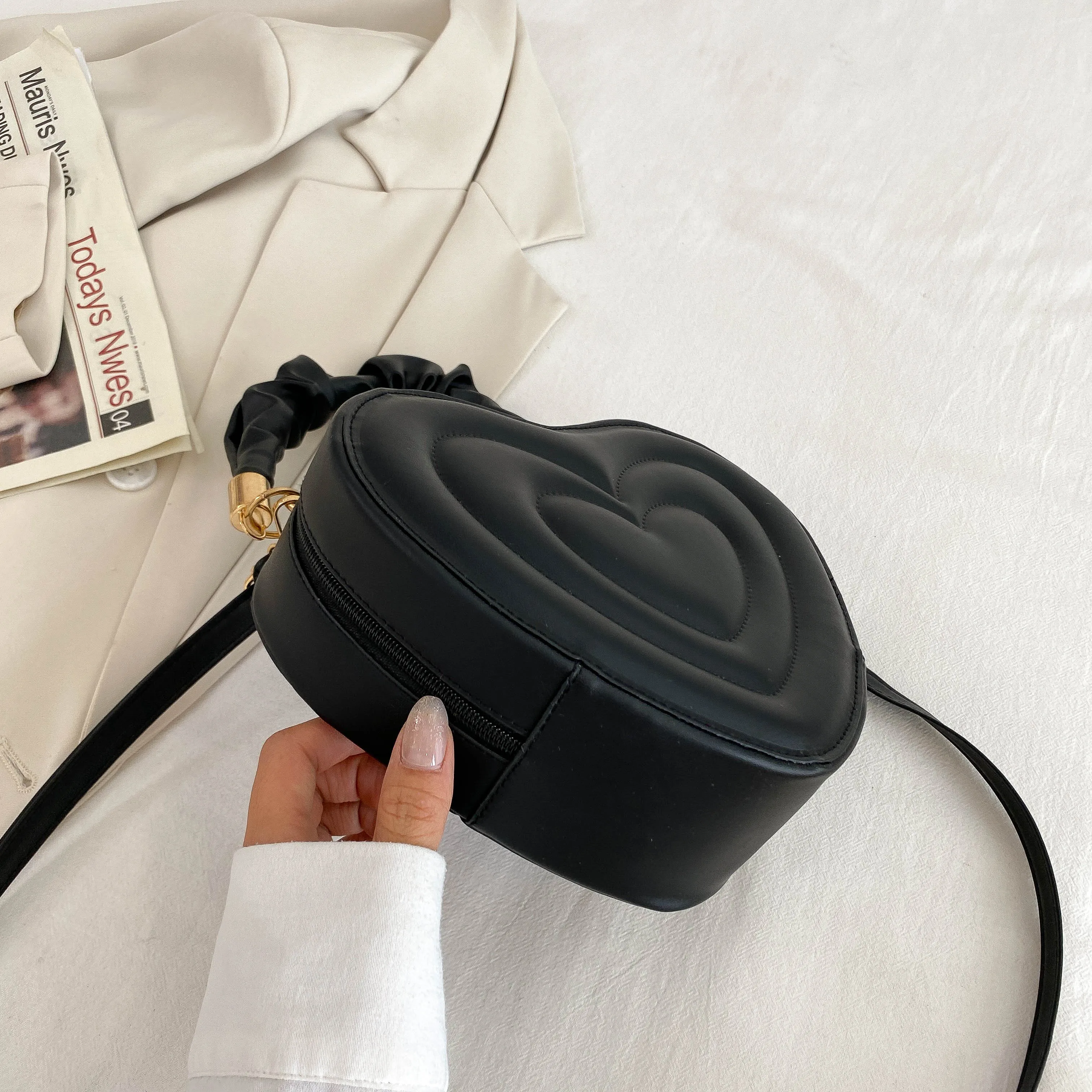 Solid Color Zipper Closure Stylish Heart-Shaped Shoulder Bag