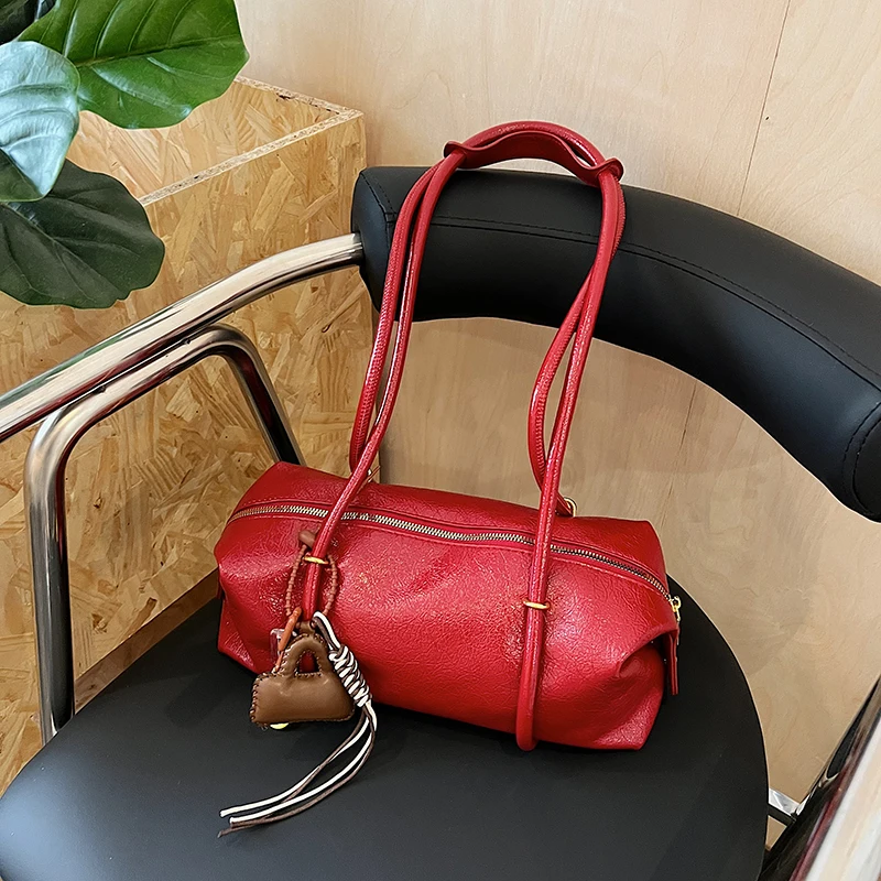 

Simple Commuter Shoulder Bags for Women 2026 Luxury Designer Handbags Pure Color Causal Bag Big Capacity Pillow Underarm Bag