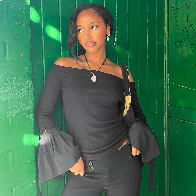 

Футболка с открытыми плечами, расклешенными рукавами и бантом, брюки с высокой талией, из полиэстера, летняя коллекция 2024, женская мода