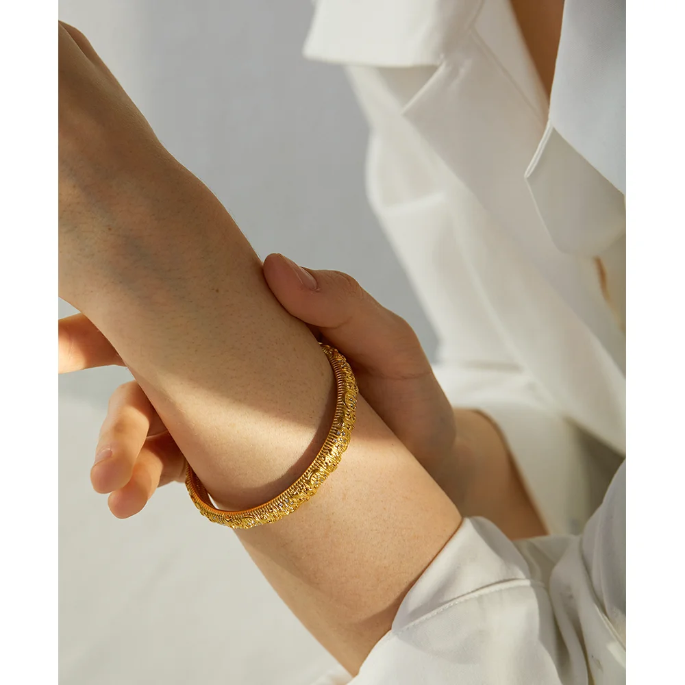 Yhpup Bransoletka ze stali nierdzewnej Star Moon Sun Cuff Bransoletka 18K Gold Color Wysokiej jakości wodoodporna cyrkonia Charm Modna biżuteria