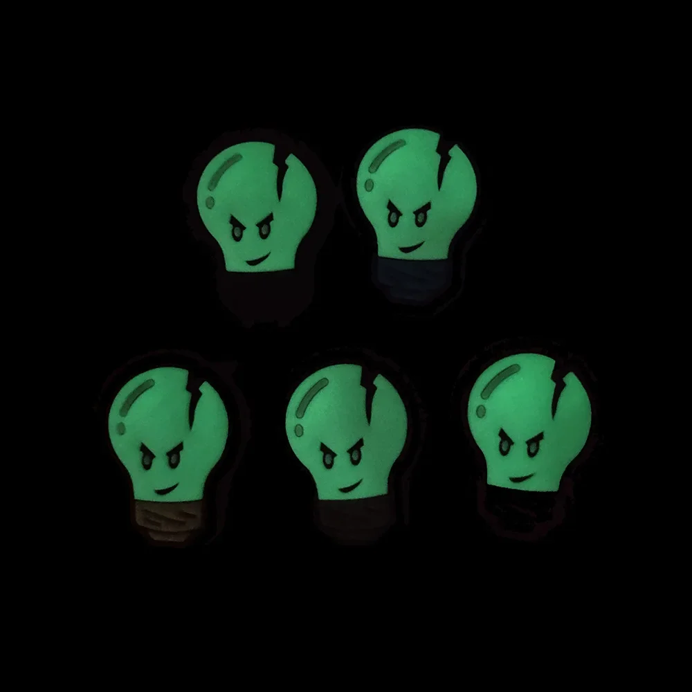 هوك وحلقة بولي كلوريد الفينيل لينة المطاط الكرتون التصحيح ، لمبة إضاءة صغيرة ، ملصقات على ظهره التكتيكية في الهواء الطلق ، بقع للملابس