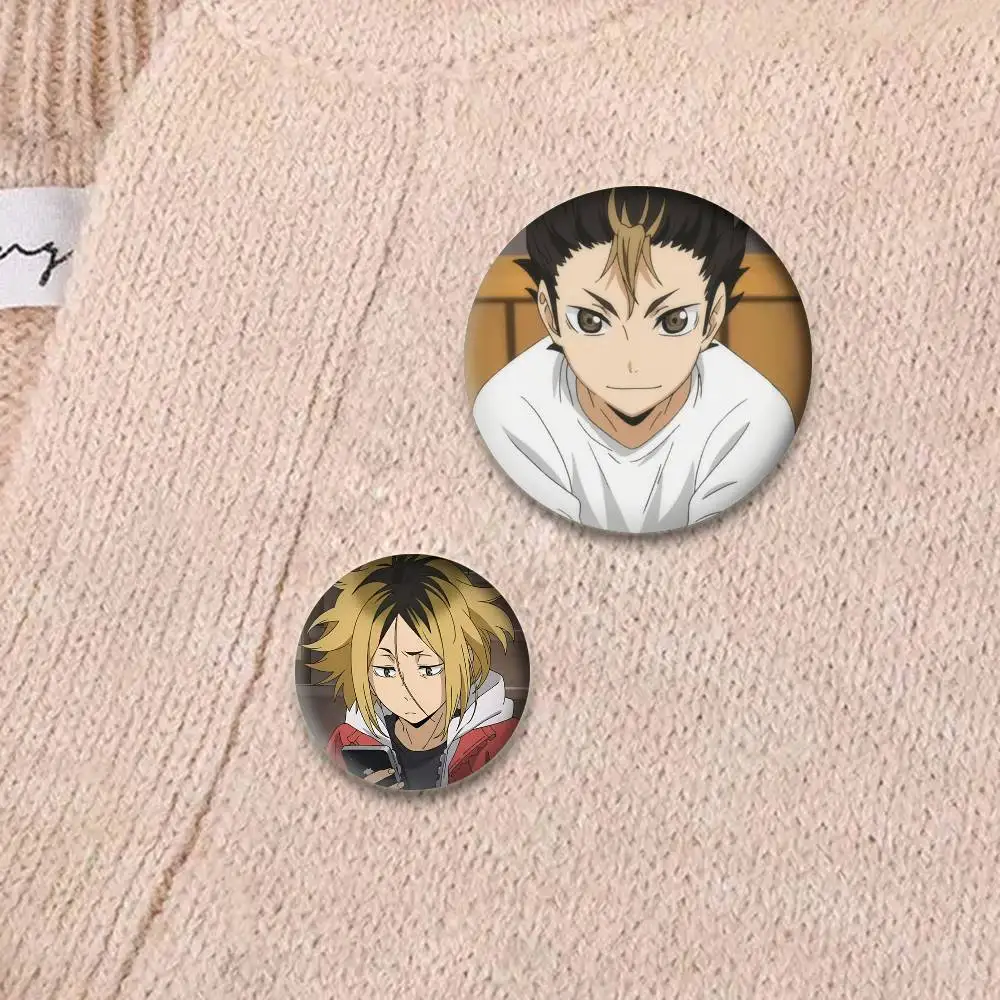 1 قطعة شارات Haikyuu لطيف أنيمي شارة ليزر مستديرة الكرتون بروش الملابس ظهره اكسسوارات التلبيب