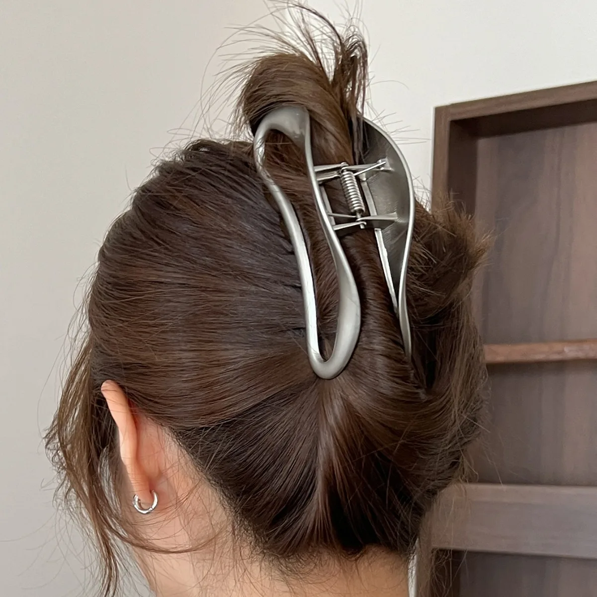 Simple Frosted Alloy Hair Claw Hollow Crescent Shaped Hair Grab Clip Large Shark Clip Back of The Head Metal Women Ponytail Clip