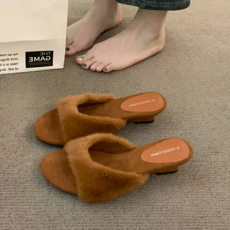 Sandalias de cuña peludas para mujer, elegantes y a la moda, nuevas chanclas de otoño 2026, sandalias de playa, calzado informal para fiestas al aire libre, zapatos de vestir para damas.