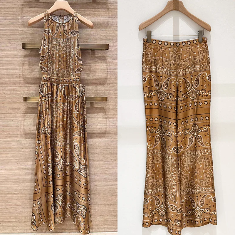 

Весенне-летний женский комплект с принтом: платье макси без рукавов с воротником-халтером и застежкой на молнии, подчеркивающее талию + элегантный костюм с широкими брюками с высокой талией