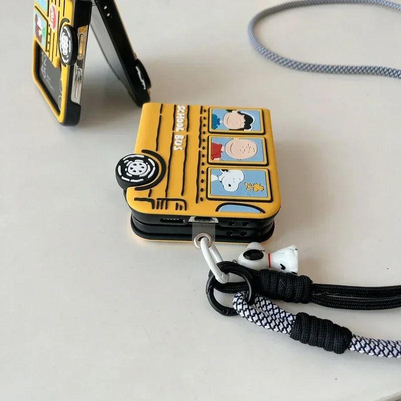 3D Cute Cartoon Peanuts Snoopy Charlie Brown Phone Case For Samsung Galaxy Z Flip 6 5 5G 4 3 Soft Silicone Cover With Lanyard - náhled 5