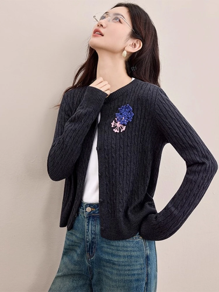

SENTUBILA Women's Cardigan 2025 Autumn Contrast Color Long Sleeve Cable Knit Sweater 3D Snowflake Embellishments Tops W53HB3373