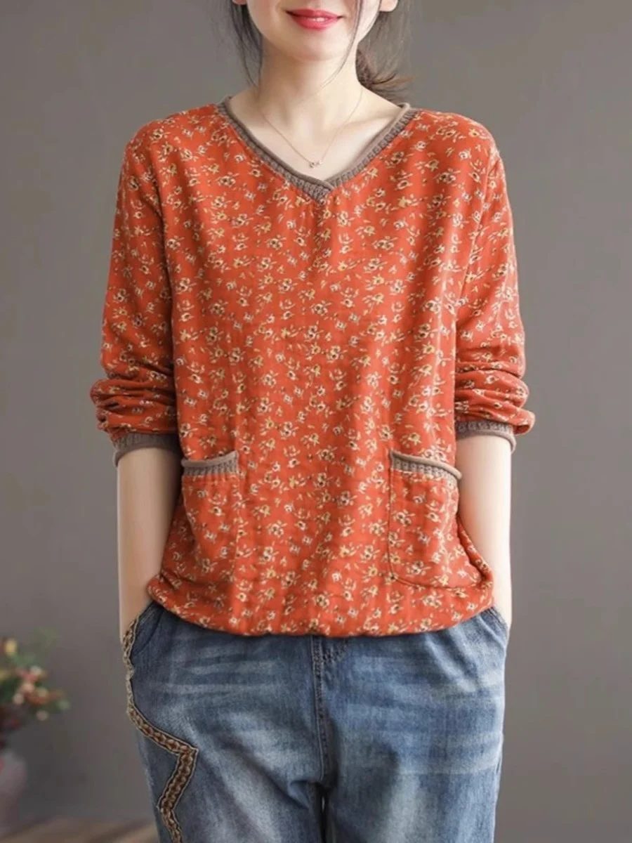 

Хлопковая женская футболка с цветочным принтом, свободного кроя, в корейском стиле, с V-образным вырезом, для осени, для фигуры типа «груша»