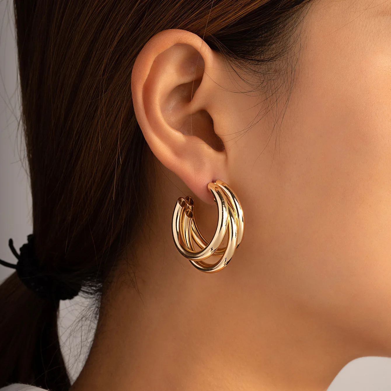 Lightweight Jewelry Wholesale 2024 Classic Fashion Gold Color Alloy Metal Bold Chunky Triple Tube Hoop Earrings for Women