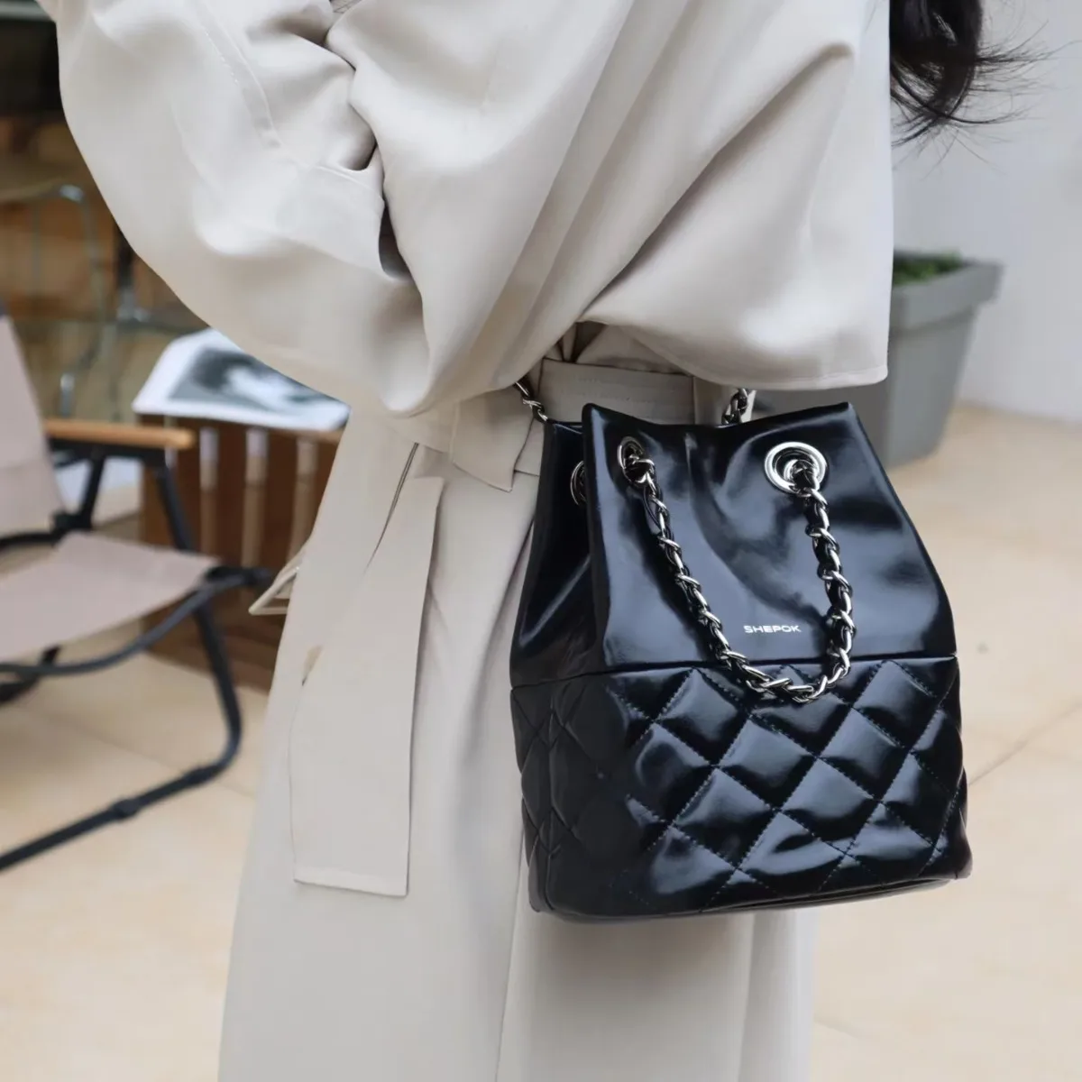 

Elegant Leather Clutch Bag Vintage Minimalist Crossbody for Trendy Women Large Capacity Solid Color Tote