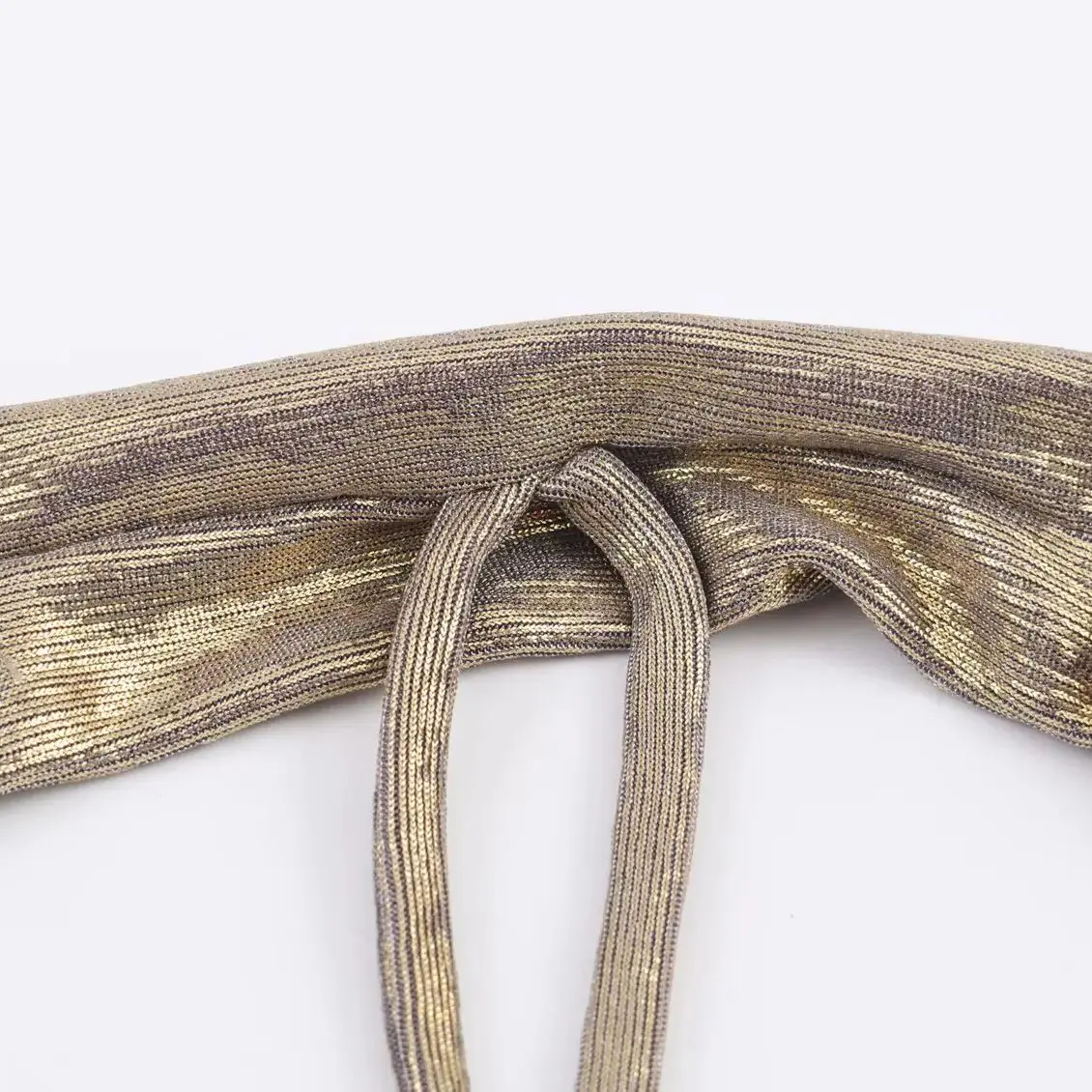 DiYiG WOMAN 2025 شتاء جديد موضة معدنية اللون ثنيات طوق علوي أنيق عارية الذراعين سليم سترة دون أكمام Mujer