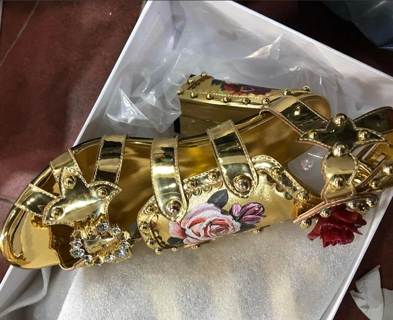 

Appliques Gold Metallic Leather Metal Studded Flower Printed Chunky Sandals Peep Toe Buckle Strap Fashion Runway Shoes