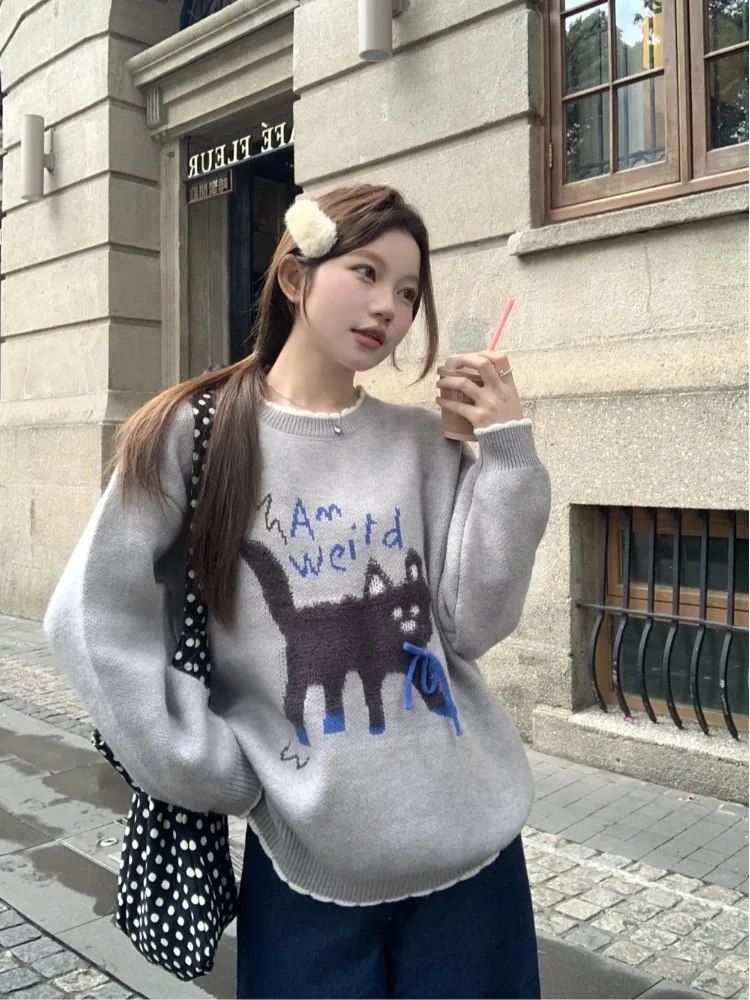 부드럽고 아늑한 여성 니트 스웨터 2025년 가을 신상 캐주얼 루즈핏 귀여운 자수 니트웨어 라운드 넥 롱 스웨터