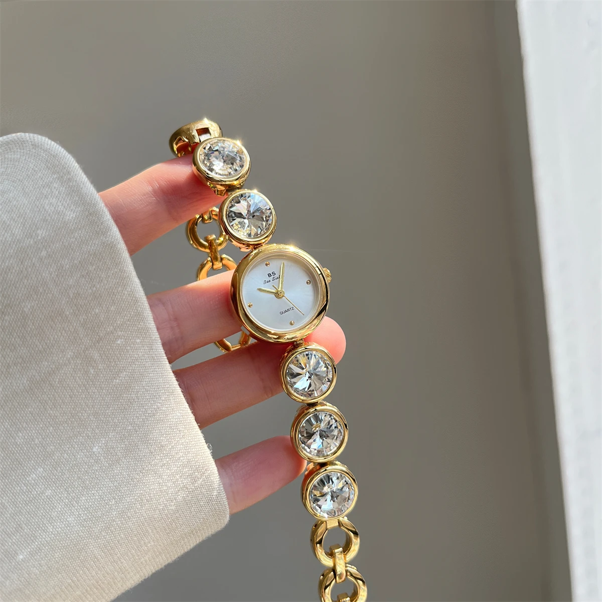 New Oval Pink Crystal Bracelet Watch For Women, Elegant And Versatile, A New Women'S Wristwatch, Suitable For Women To Wear.