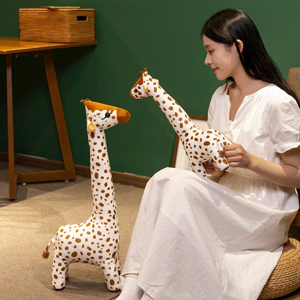 Simulazione morbida giraffa peluche farcito cartone animato adorabile bambola prateria africana dormire placare regali di compleanno decorazione della stanza