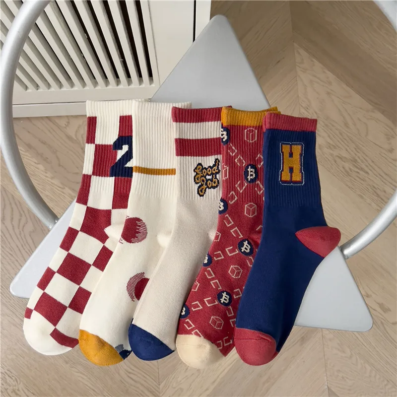 

Autumn And Winter New Men's Mid-tube Socks Women's Hot Style Ins Tide Europe And The United States Street Retro Couple Socks Men