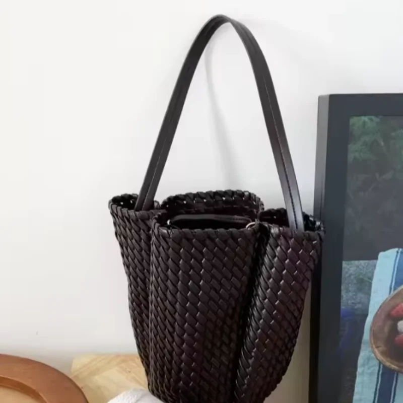 

European American Popular Bucket Bag Fashion Brand Designer Bag Exquisite Bag New Solid Color Casual Bag Large-capacity Tote Bag