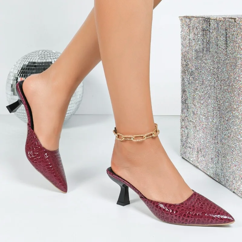 Novo retro feminino dedo do pé fechado chinelos apontou meados de salto tendência cor sólida stiletto feminino mules deslizamento-em slides chinelos femininos
