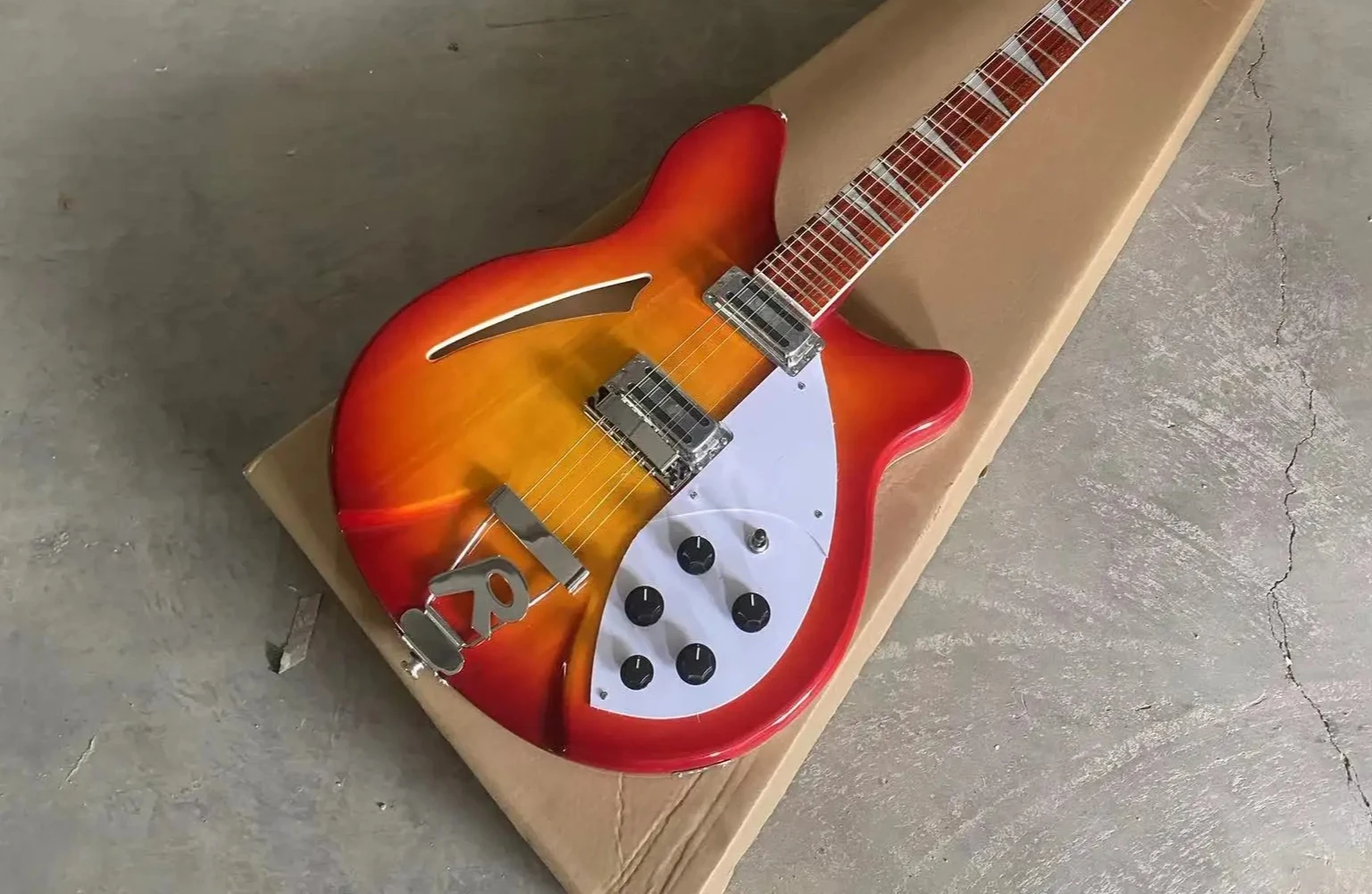 

2026 новая гитара Cherry Sunburst, полуполый корпус, 6 струн, 24 лада, гриф из палисандра, качественная гитараra