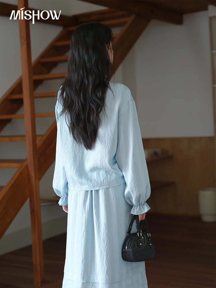 MISHOW Women's Light Blue ลายชุดผ้าลินิน 2025 ฤดูใบไม้ร่วงเชื้อราขอบ V คอ LACE-up เสื้อ Elastic เอวกระโปรง 2 pcs MXE41T0700