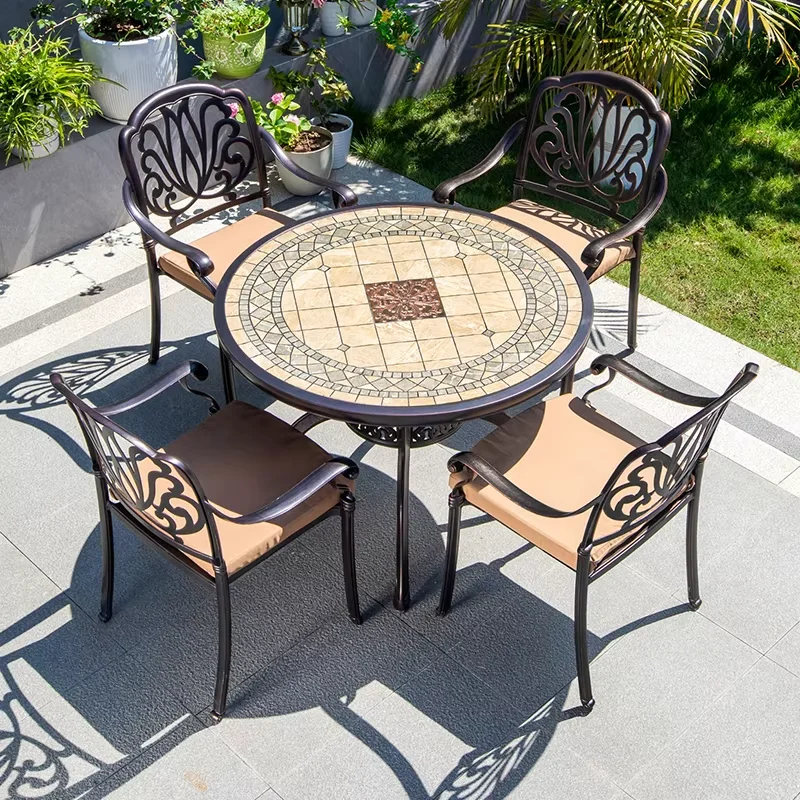 Garden Outdoor Cast Aluminum Tables And Chairs for 4 people Courtyard Garden Hotel Urniture Terrace Rust-Resistant Combination