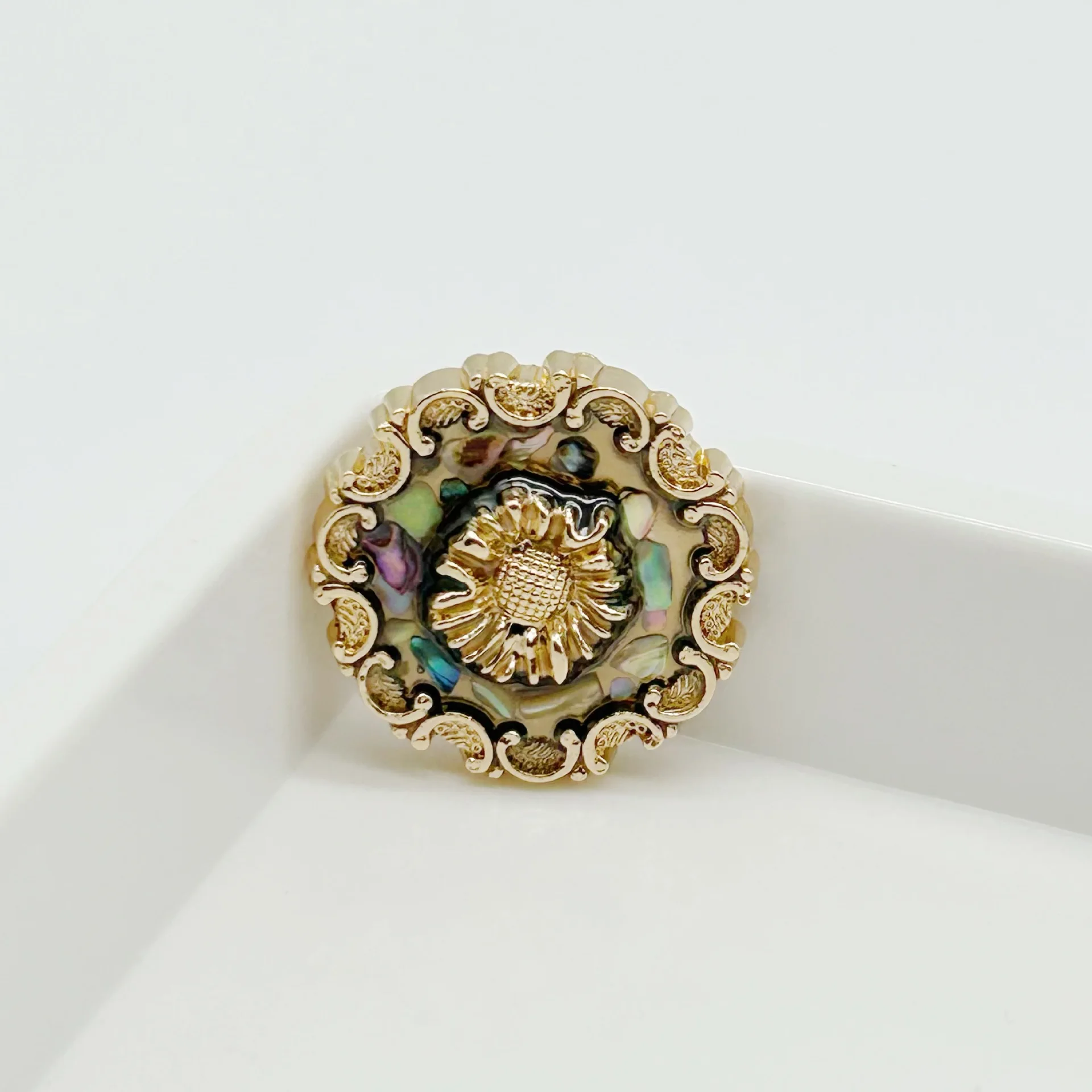 6PCS Of Vintage Little Fragrant Flower Buttons Metal Real Shell Fragments Oil Decorative Button Sweater Hand Stitched Button