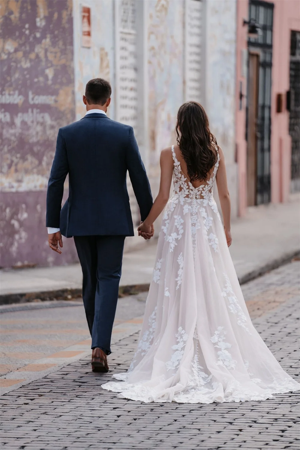 طوكيو مخصص الأبيض الأزهار الأشرطة فستان الزفاف بلا أكمام عارية الذراعين قطار المحكمة الحجاب الزفاف الجانب عالية سبليت فساتين الزفاف