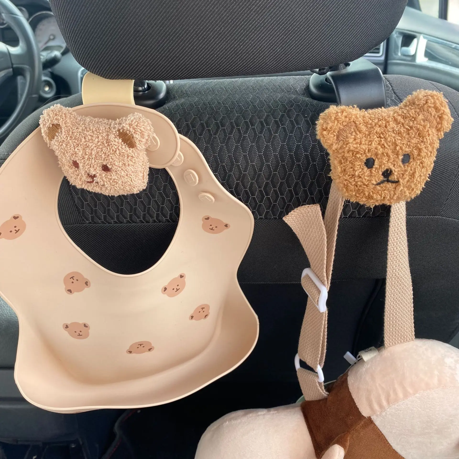 2Pcs Cartoon Bear Car Seat Back Hook Baby Items Stroller Hanger Portable Car Seat Hooks for Handbag Bag Storage Baby Accessories