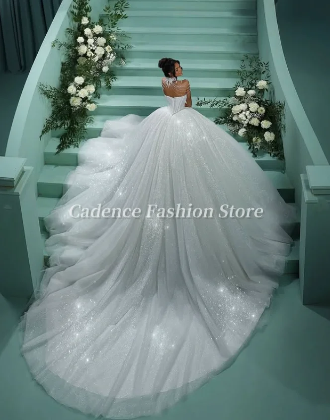 ที่กําหนดเองหรูหรา Strapless อาหรับชุดแต่งงานประกายลูกปัด Embellishments ความยาวชั้นตะวันออกกลางชุดเจ้าสาว