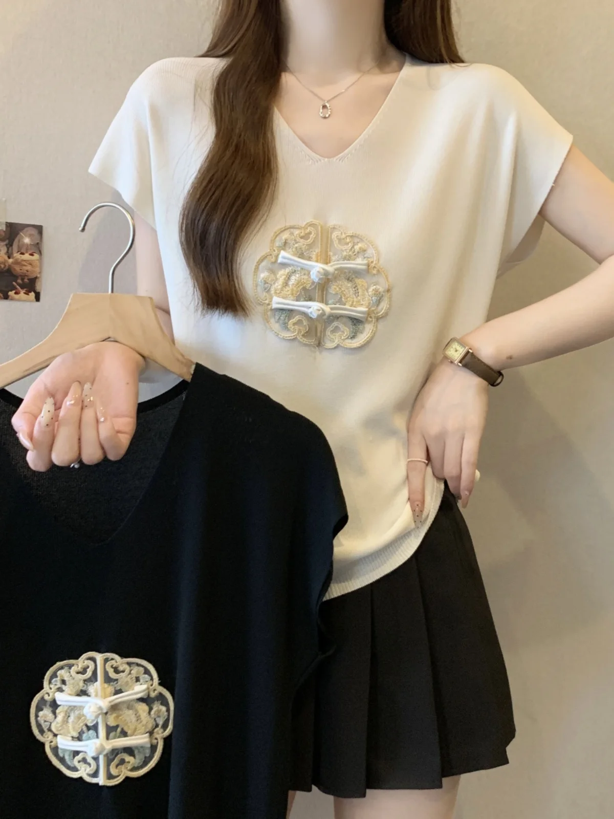 

Свободная футболка из ледяного шелка ort Sve, женская летняя футболка с вышитыми пуговицами, топ с v-образным вырезом, новый китайский национальный тренд, чехол для живота