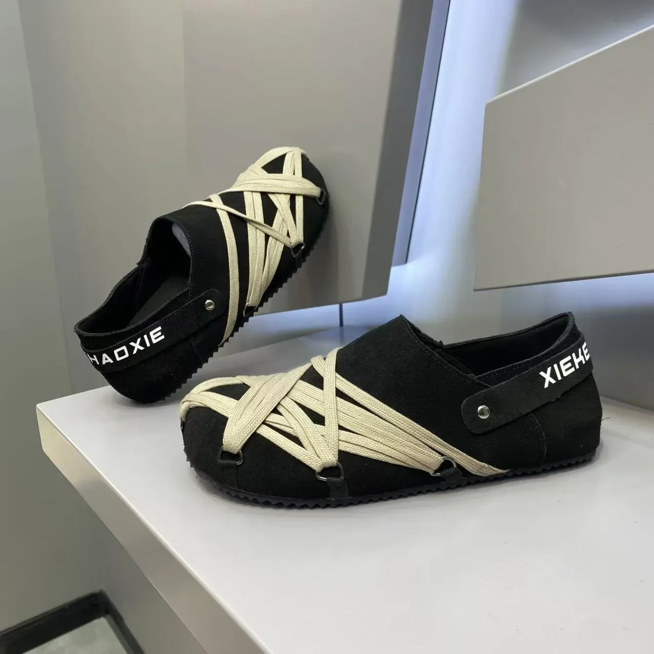 Retro Cross-Strap Flats 2026 New Suede Slip-On Flat Shoes Fashionable Versatile Woven Strap Casual Closed-Toe Flats