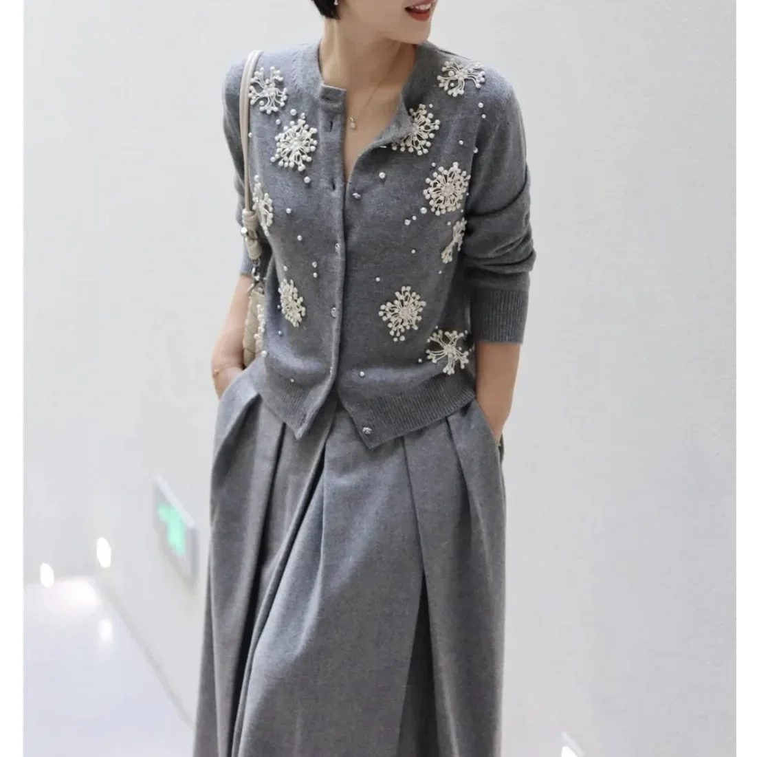 Crew neck handmade three-dimensional flower thick light dress gray knitted sweater cardigan women's autumn and winter