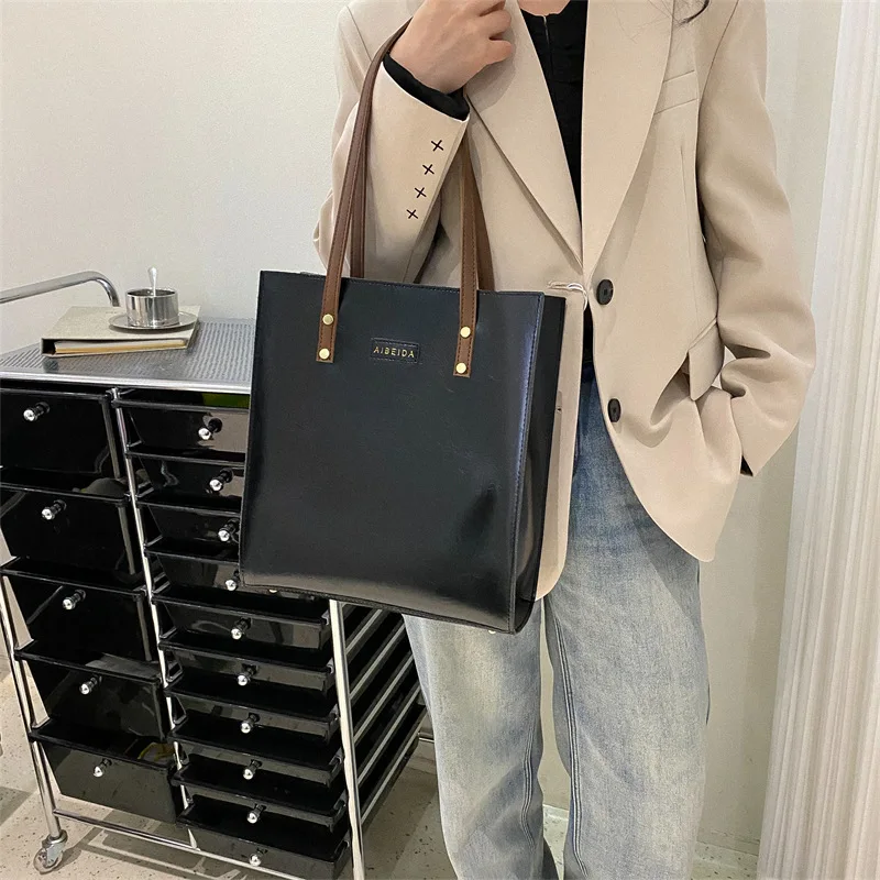 

CGCBAG 2025 Luxury Original Brand Handbag Women Simple Commuting Female Tote Bag Casual Lage Capacity Designer Shoulder Bag