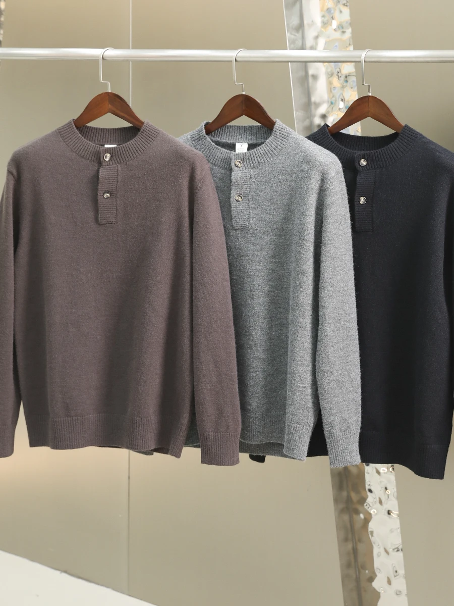 

Мягкий и удобный мужской вязаный свитер с воротником хенли, американский свободный крой, из полиэфирного волокна, с длинными рукавами, теплый, цветной