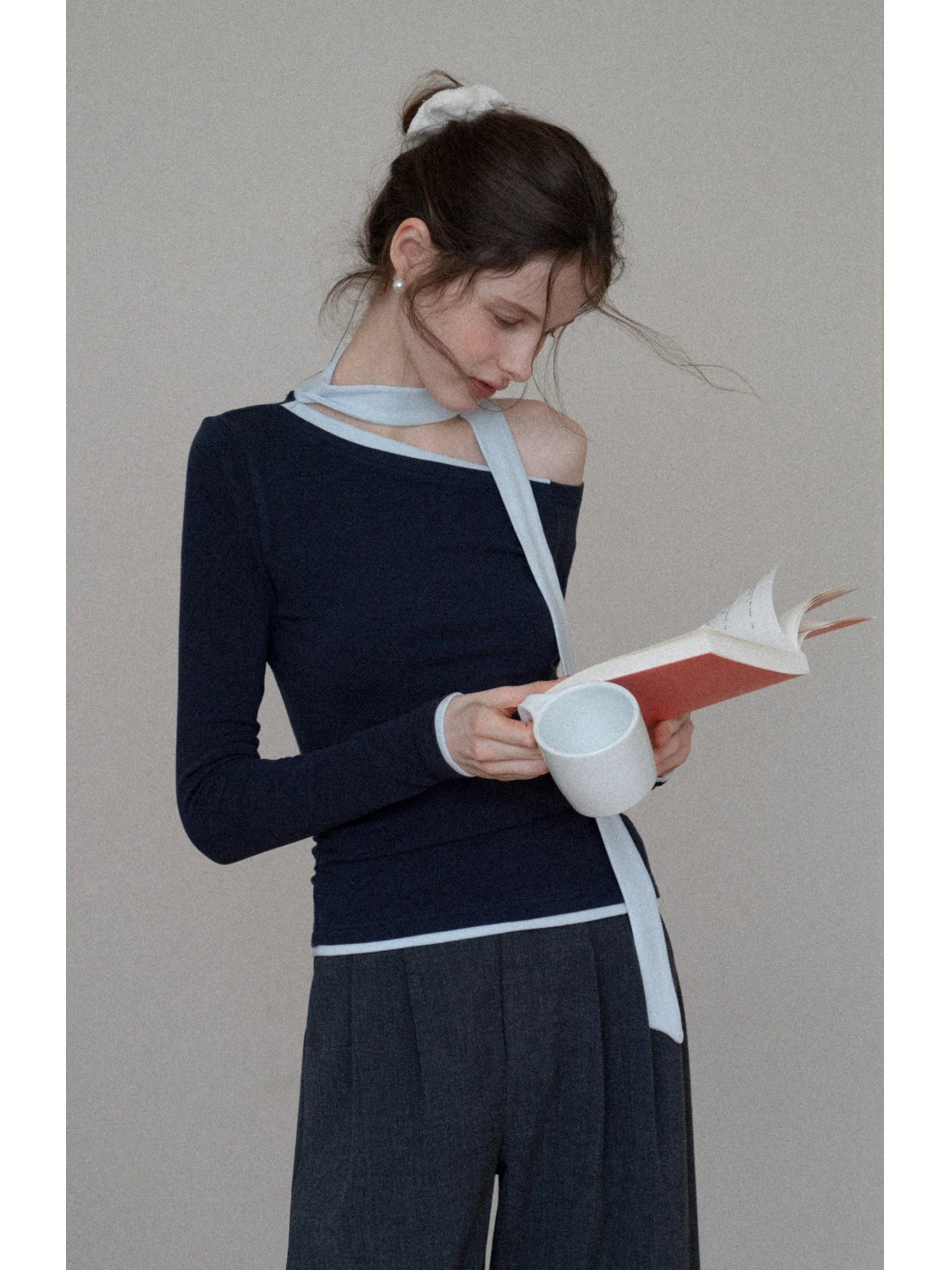 تي شيرت Eggka محبوك طويل Sve للسيدات بقصة ضيقة كاجوال بتصميم كتف من البوليستر المسامي