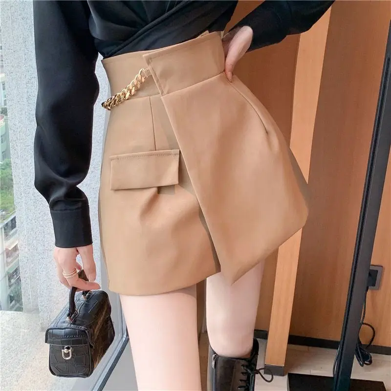 Irregular leather shorts women's autumn and winter design sense niche casual wide-leg pants slim Joker khaki skirt pants.