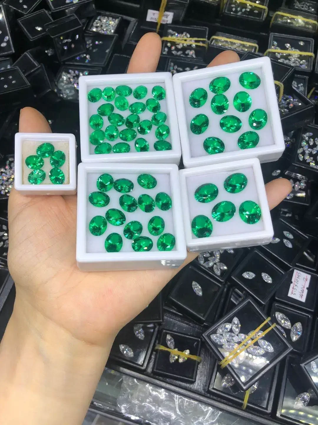 Holycome Brilliant Green Oval Cut Hot Sale Lab Grown Emerald Loose Moissanite VVS1 AGL Certificated Diamond Beads Factory Supply