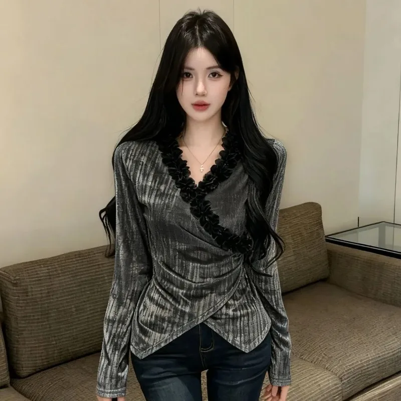 

Autumn Winter New French Pure Desire Three-dimensional Flower Velvet Chic Cross V-neck Long-sleeved Top for WomenYY9