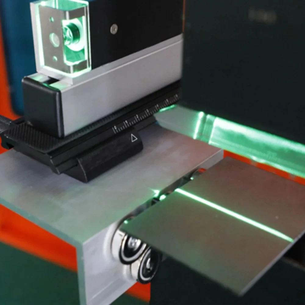 Alignment device for sheet metal shearing machine and bending machine
