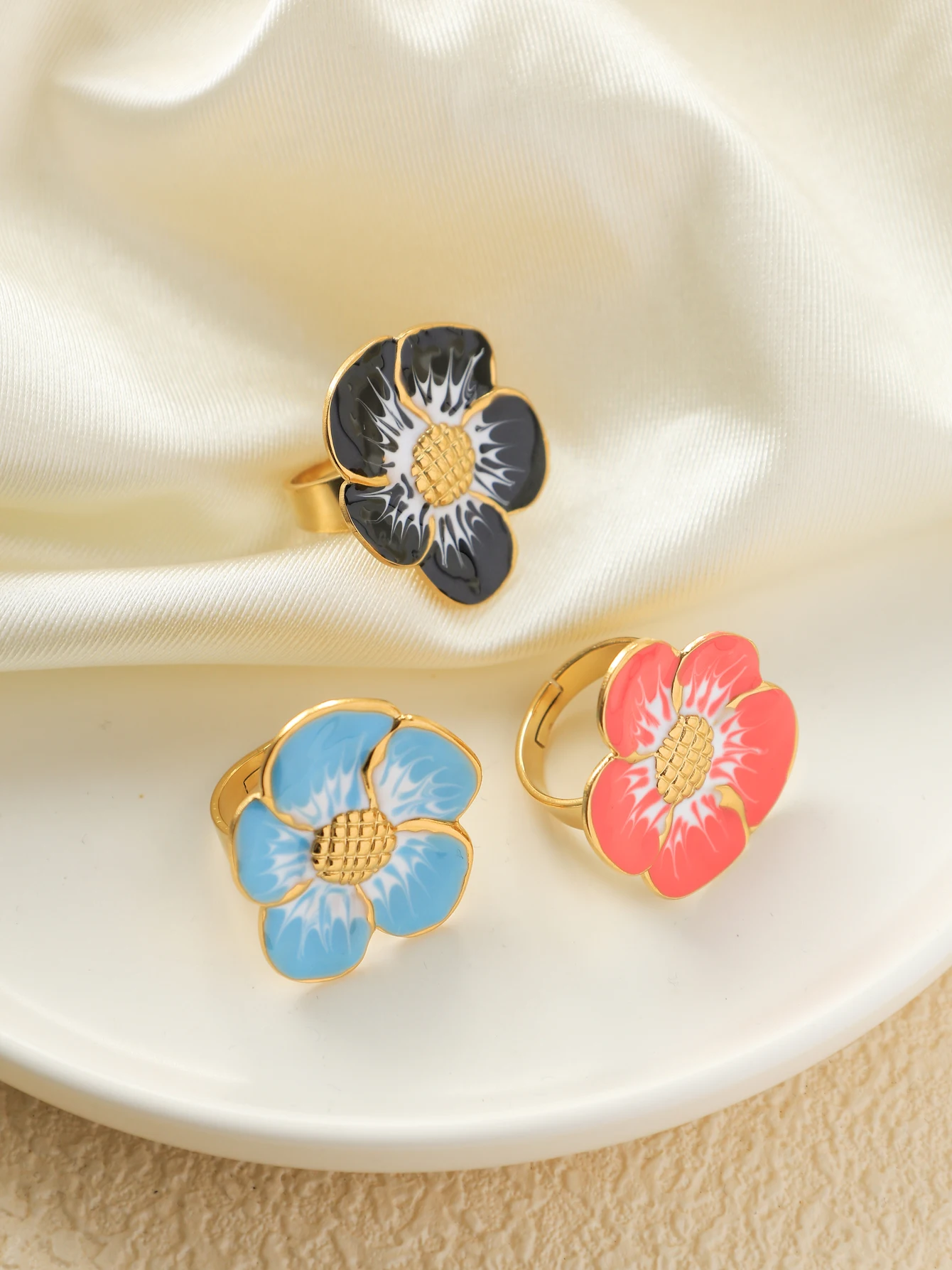 

Vintage 18K Gold Plated Stainless Steel Oil Drop Open Ring Women's Simple Gold Small Flower Adjustable Ring Jewelry Christmas