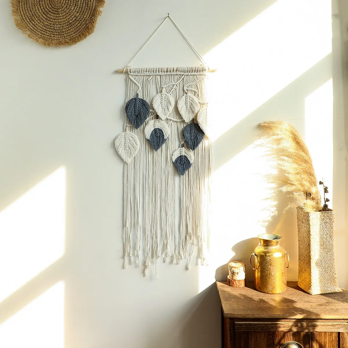 

ins wind Nordic hand-woven feather leaf tapestry, cold wind decoration handicrafts wall decoration bed and breakfast pendant