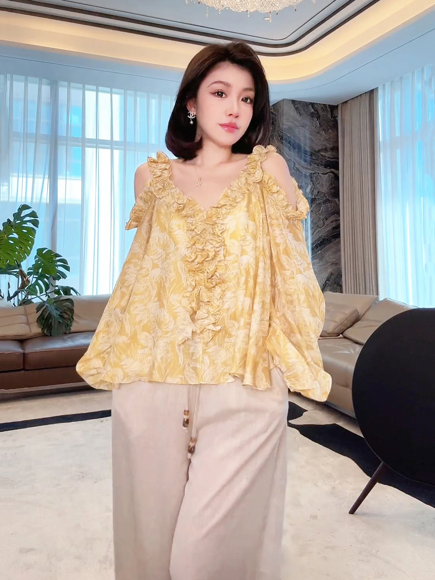 

Желтая блузка с открытыми плечами и узором в виде пин-аполонов, свободного кроя, с длинными рукавами, круглым вырезом, тонкая, летняя, повседневная, из льна.