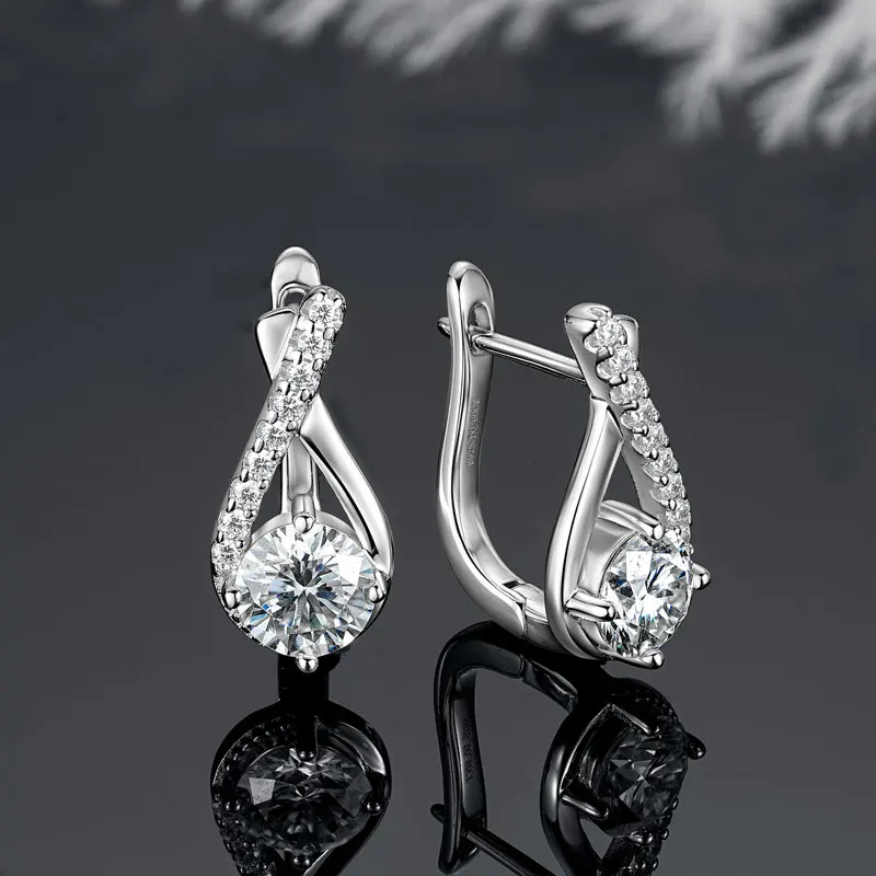 

IOGOU 2026 New 925 Silver 5.5mm Moissanite Criss Cross U-shaped Hoop Earrings for Women Huggies Stus S925 Jewelry Valentine Gift