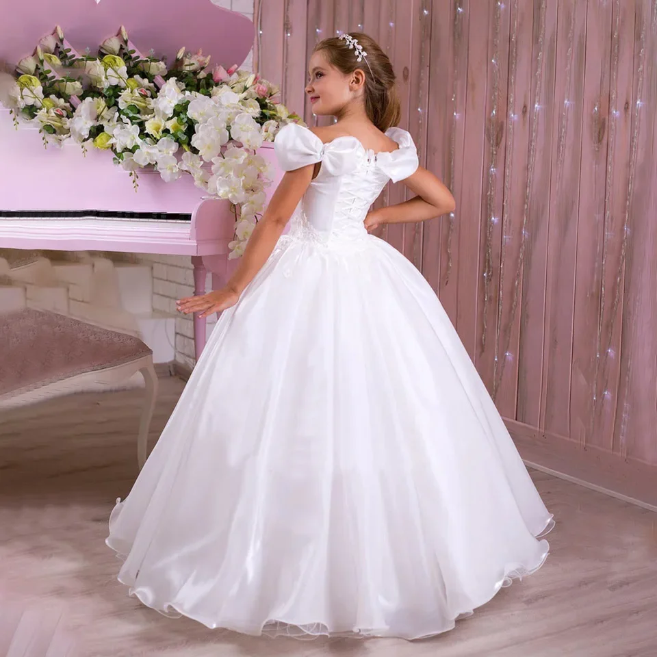 Maßgeschneidertes, herzförmiges, weißes Blumenmädchenkleid in A-Linie für die Hochzeit 2026, bodenlanges Kleid mit Applikationen für Mädchen zur Erstkommunion – Detail 4